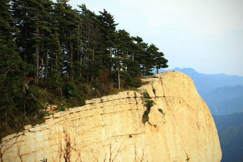 夢見爬懸崖峭壁