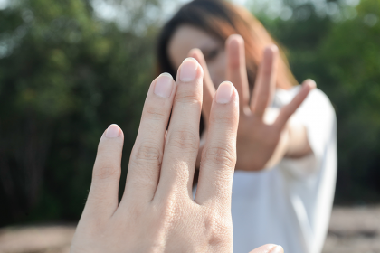 中午出生的男人和早年出生的女人能結婚嗎？五行是什么？